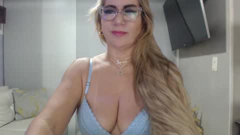 angelinna_12 online show from September 20, 5:06 am