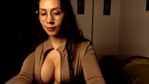  ANGELA ISABELLA  online show from February 1, 10:19 pm