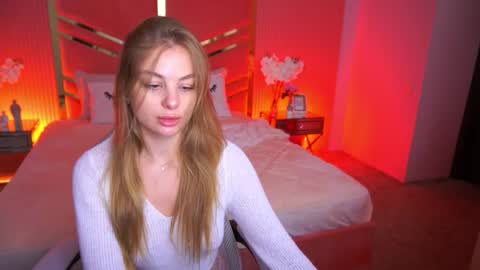 Snapshot of angelleyess chatting on September 10, 12:32 am angelleyess online show from September 10, 12:32 am