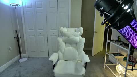 Angie Fae online show from March 15, 12:01 am