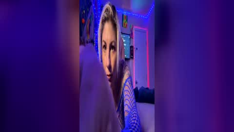 Anika Minkov online show from July 8, 8:27 am