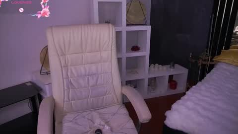 Anita online show from November 5, 3:17 pm