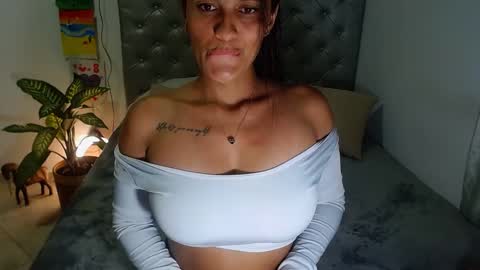 Snapshot of anithaxx chatting on February 15, 12:04 am esmeralda online show from February 15, 12:04 am
