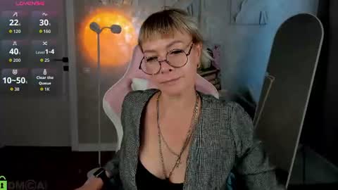 ann_annise online show from July 18, 9:12 am