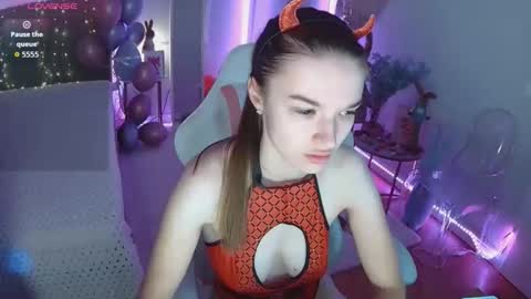 ann_woood online show from March 25, 7:33 am