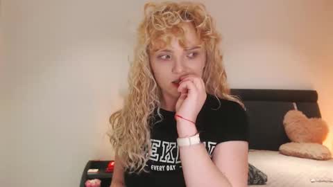 annaevv online show from February 24, 4:11 am