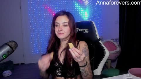 Snapshot of annaforevers chatting on January 4, 11:27 pm Anna Forevers online show from January 4, 11:27 pm