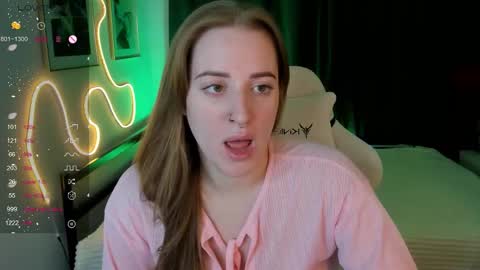 annagrees1 online show from December 18, 2:33 pm