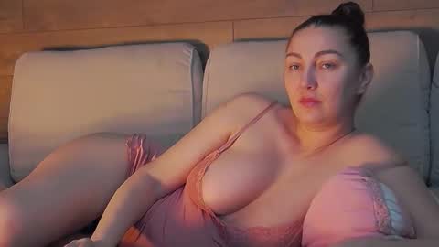 annasplash online show from November 26, 7:09 am