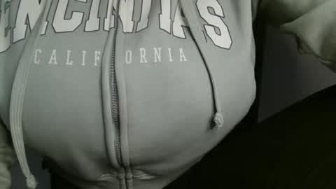 Bella online show from March 10, 3:27 pm