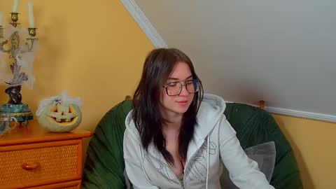 Anne online show from October 31, 6:26 am