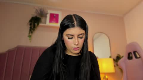 Snapshot of anneee_ chatting on January 19, 5:07 pm Anne online show from January 19, 5:07 pm