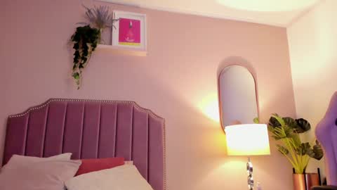 Snapshot of anneee_ chatting on January 21, 8:43 pm Anne online show from January 21, 8:43 pm