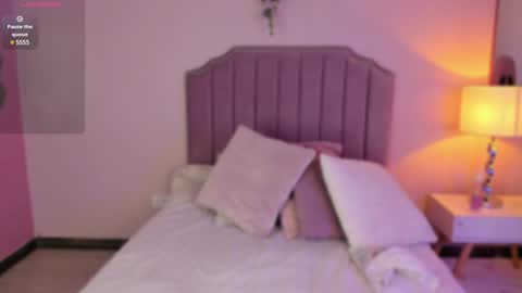 Snapshot of anneee_ chatting on December 26, 8:42 pm Anne online show from December 26, 8:42 pm