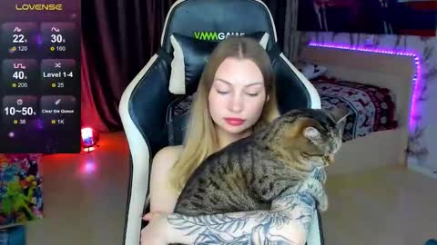 Annie online show from December 2, 12:56 am