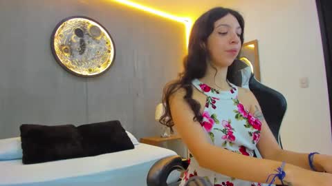 Snapshot of annie_applee chatting on September 22, 12:03 pm A N N I E online show from September 22, 12:03 pm