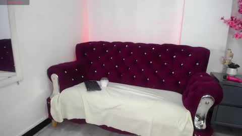 annie_carterr_ online show from June 4, 2:43 pm