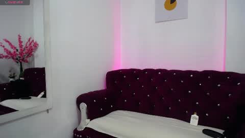 annie_carterr_ online show from June 10, 1:21 pm