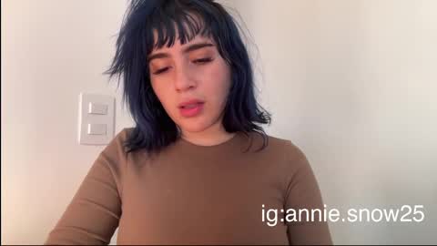 JEANNE no olvides seguirme dont forget follow me  uu online show from February 28, 9:33 pm