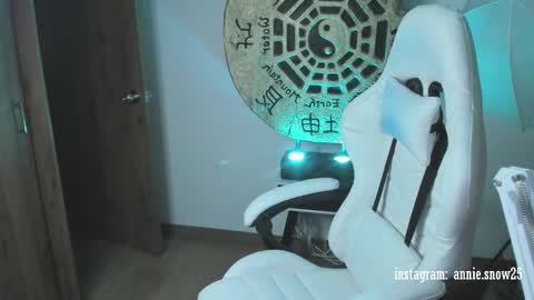 JEANNE no olvides seguirme dont forget follow me  uu online show from February 21, 5:02 am