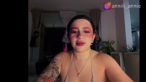 JEANNE no olvides seguirme dont forget follow me  uu online show from December 18, 11:53 pm