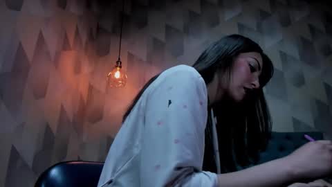 Annie online show from November 20, 5:36 pm