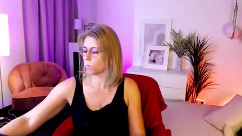 Annie online show from September 19, 6:12 am