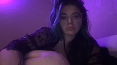 Darlingskiesxo online show from July 17, 8:30 am