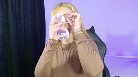 Annie online show from April 21, 10:50 pm