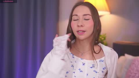 Annuetta online show from December 4, 8:38 am