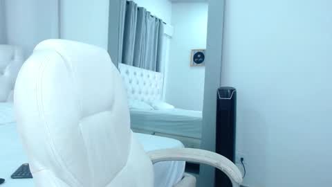 ANNY LOUIS online show from February 19, 2:12 am