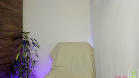 Issabela online show from August 8, 2:14 pm
