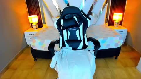 anny online show from October 24, 12:01 pm