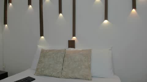 A N T O N E L L A  online show from January 28, 12:00 pm