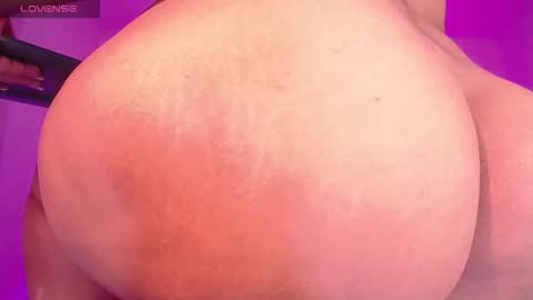 Snapshot of antonella_latin_curvy chatting on October 20, 1:19 am Anne online show from October 20, 1:19 am