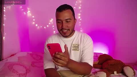 Snapshot of antonella_latin_curvy chatting on January 29, 3:01 am Anne online show from January 29, 3:01 am