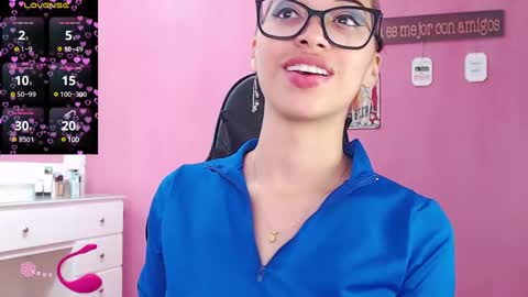 Snapshot of antonella_ponss chatting on March 5, 11:06 am antonella_ponss online show from March 5, 11:06 am