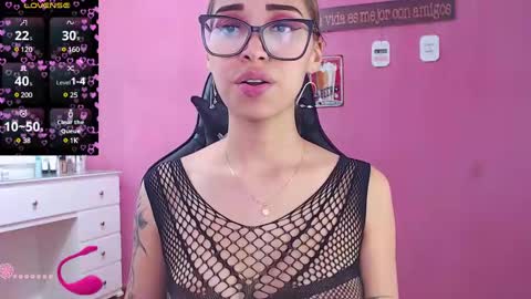 Snapshot of antonella_ponss chatting on March 6, 4:28 pm antonella_ponss online show from March 6, 4:28 pm