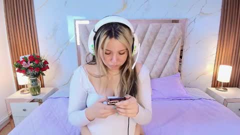 My name is Andrea  thumb up me please its important online show from February 19, 8:18 pm