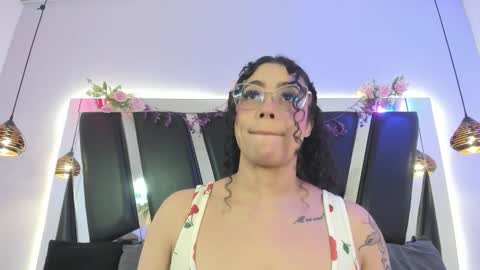 A N T O N E L L E  online show from January 13, 11:36 am