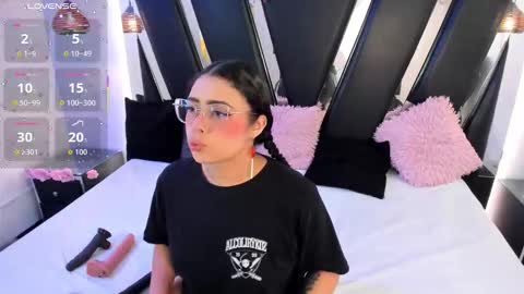 A N T O N E L L E  online show from February 6, 11:46 am