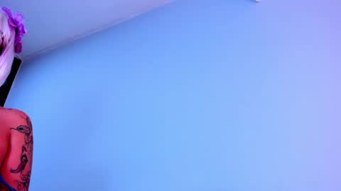 A N T O N E L L E  online show from February 23, 3:39 am