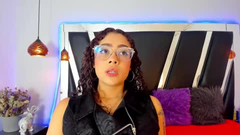 A N T O N E L L E  online show from February 19, 11:38 am