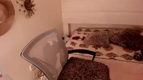 antoniasalas online show from June 20, 1:42 am