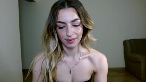 Anya online show from April 8, 9:50 pm