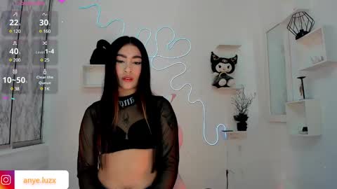 anyeluz_z online show from February 25, 7:27 pm