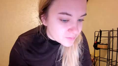 appleyummybuns online show from November 17, 4:02 am