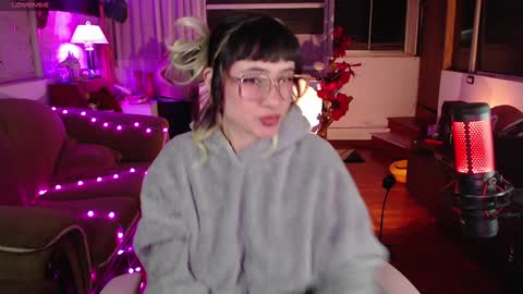 Zam independent model online show from December 4, 4:10 am