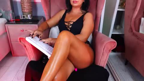 Snapshot of aqueenmonica chatting on September 15, 1:19 pm AQueenMonica online show from September 15, 1:19 pm