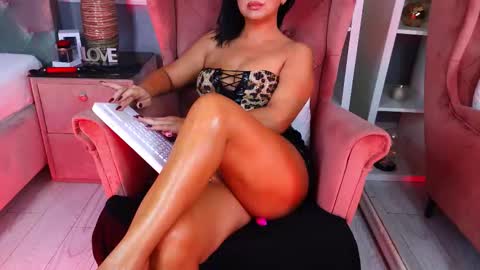 Snapshot of aqueenmonica chatting on October 12, 3:58 pm AQueenMonica online show from October 12, 3:58 pm